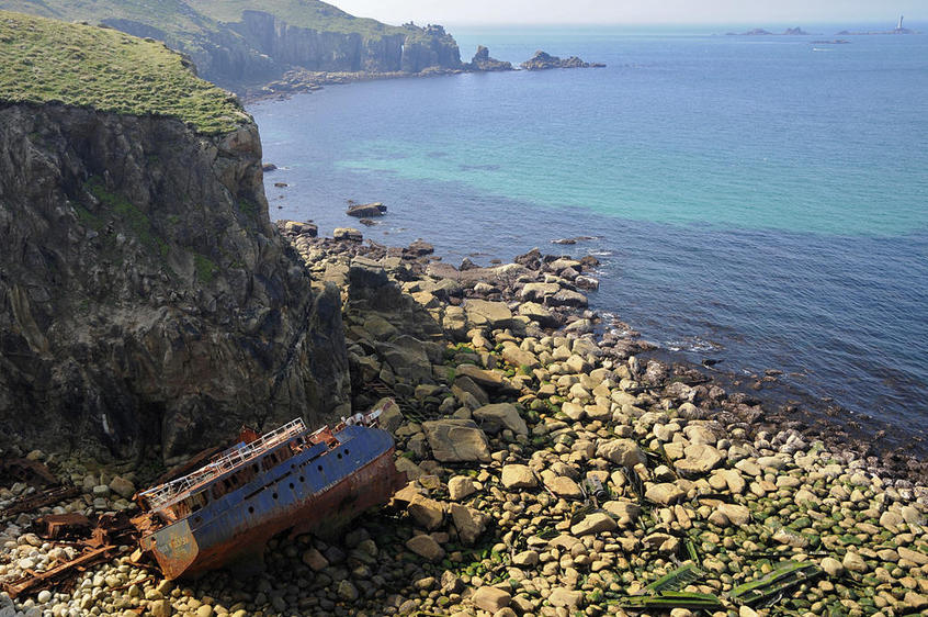 »RMS Mülheim Duisburg« gestrandet 2003 in Land's End