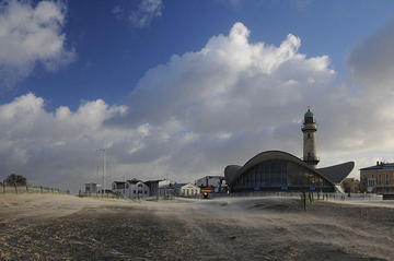 Warnemünder Leuchtturm und Teepott